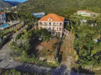 Coconut Tree Villa Hotels near Bubbly Pool