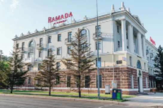 Ramada by Wyndham Astana Hotels in der Nähe von Akzhayik