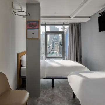 L hostel Отели рядом с достопримечательностью «Галерея «Топгоал Арт»»