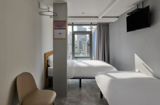 L hostel Отели рядом с достопримечательностью «Инсадонг»