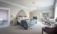 Shoreline Hotel