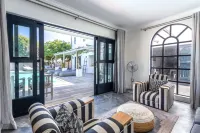 Whale Rock Luxury Lodge Hotels in Hermanus