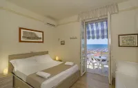 Hotel Lungomare - balcony