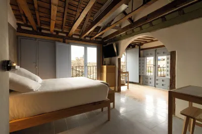 Hotel Carlos V Các khách sạn gần Toledo′S Train Station