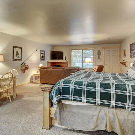 Eagle Fire Lodge & Cabins