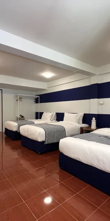 ห้องแฟมิลี่สี่ท่าน-1 เตียงควีนไซส์ 2 เตียงเดี่ยว