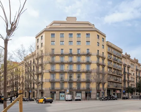 The Corner Apartments by Aspasios Отели рядом с достопримечательностью «Площадь Испании»