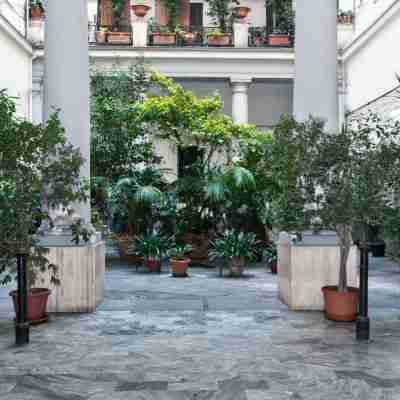 Lady Rose One Hotel Exterior