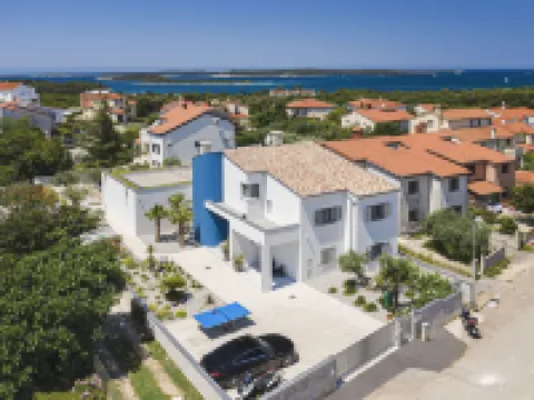 Villa in Stinjan with Pool and Sea View Hotels in 
