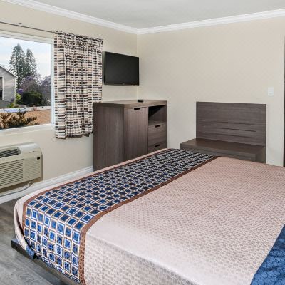 Deluxe King Room Sea Rock Inn - Long Beach Promo Code