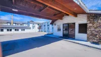 Rodeway Inn - parking