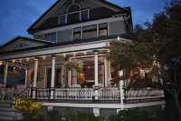 2W Lake Hotels near F C Austin Park