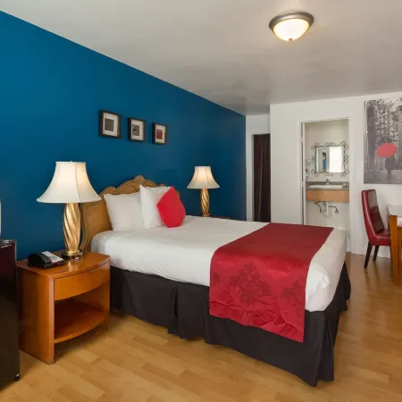 Alpine Inn and Suites Отели рядом с достопримечательностью «Станция регионального метро Сан-Франциско "Бальбоа Парк"»