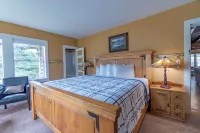 Rocky Creek Lodge, Sleeps 30, Gatherings Welcome