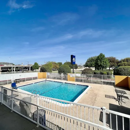 Days Inn & Suites by Wyndham Arlington Near Six Flags