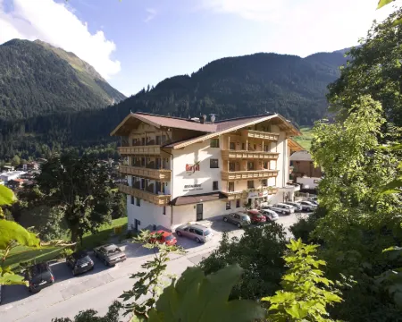 Superior Hotel Persal Hotels in Finkenberg