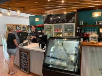 Governors Lodge Resort Hotel - bar
