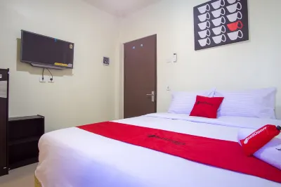 RedDoorz Near Taman Kota Ternate Hotels near Danau Ngade