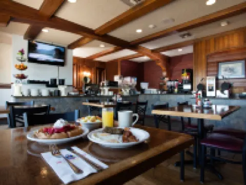 Clover Island Inn Hotels in Kennewick