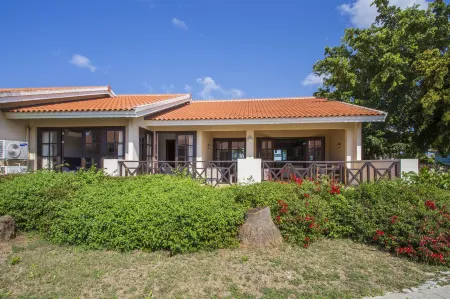 Blue Bay Apartments Отели рядом с достопримечательностью «Curaçao Rif Mangrove Park»