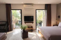 Deja Vu House Ha Long Hotels near Tran Quoc Nghien Temple