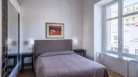 Donna Giulia, Luxury House