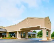 Clarion Inn & Suites Dothan South Hotels in Dothan