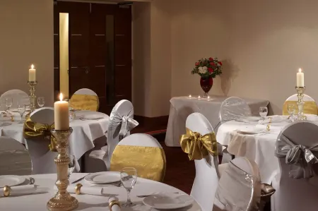 The Boleyn Hotel Отели в г. Раннимид Дистрикт