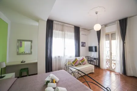 B&B Cento Passi Dalle Mura Отели рядом с достопримечательностью «Parco giochi Lammari»