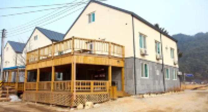 Odae Mountain Golden Light Pension Hotels near Odaesan National Park