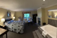 Canadian Inn - balcony