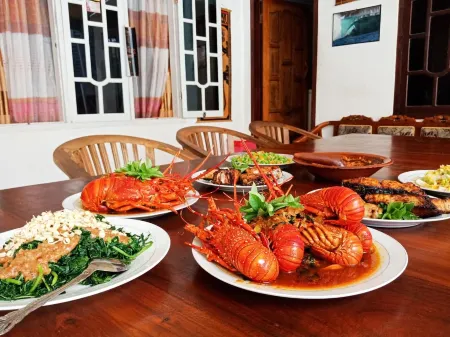 Watukarung Prapto Homestay Отели в г. Пачитан