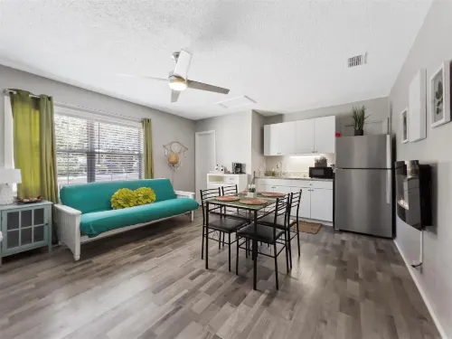 Rainforest apartment with shared Pool in brilliant St. Petersburg