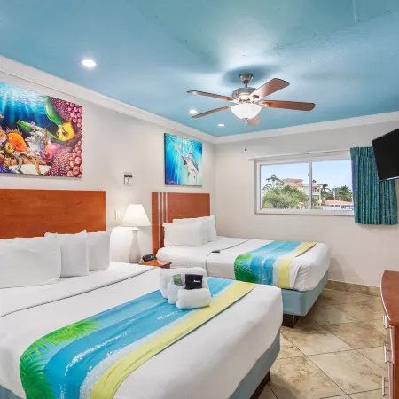 Bay Palms Waterfront Resort - Hotel and Marina