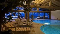 Au Coeur des Neiges Resort Spa & Free E-Bike - プール