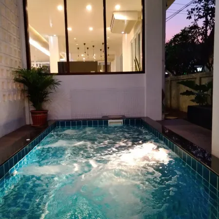 WEEHOSTEL