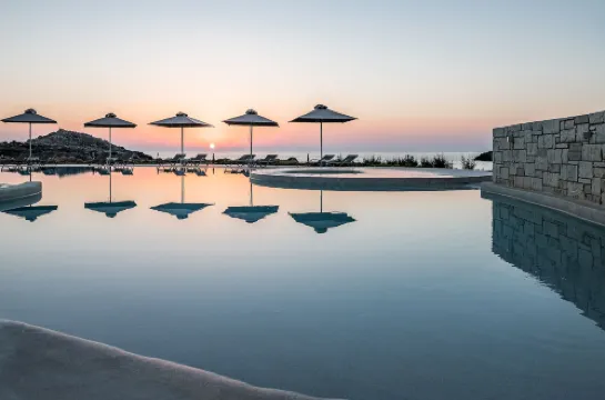 Kavos Hotel & Suites