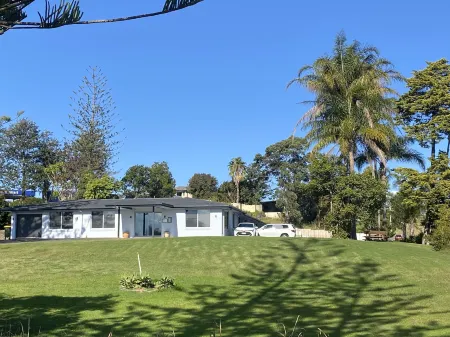 The Seaview Tavern Motel Отели в г. Вулгулга