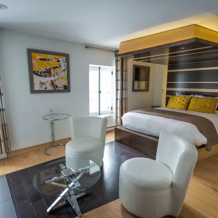 Hotel le Priori Отели рядом с достопримечательностью «Пляс Ройяль»