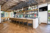 Margaritaville Island Hotel - bar