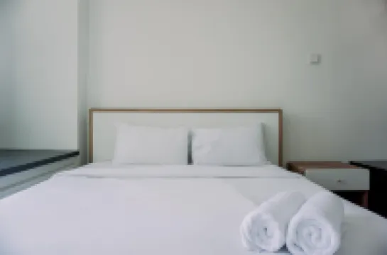 Homey and Comfort Living Studio Collins Boulevard Apartment