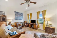 Trails Sisters-Calm on the Edge of Town Hotels in Brewster County