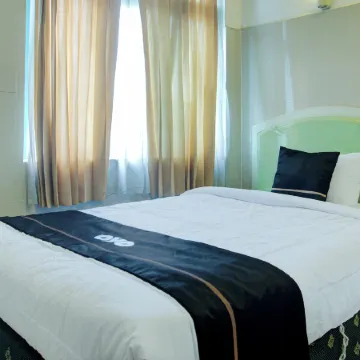 Townhouse Oak Palembang Near Jembatan Ampera Formerly Azzura Hotel