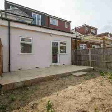 Newly Converted 2BDR 1BA APT in Hounslow Hotel Exterior