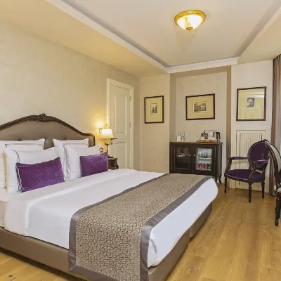 Meroddi Bagdatliyan Hotel Hotels near Neve Shalom Synagogue
