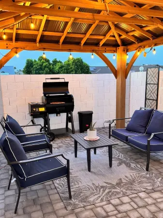 Best Cozy Stylish Spacious open Floor NEW POOL Отели в г. Меса