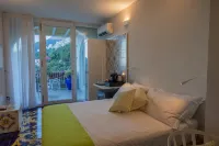 Decori Suites Amalfi Coast Отели в г. Вьетри-Суль-Маре