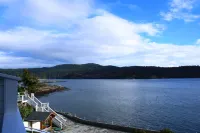 Sooke Harbour House - Mountain view