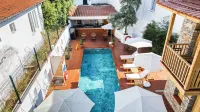 The Cadianda Inn - Pools