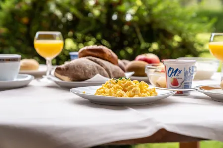 Hotel Garni Brunnthaler Отели в г. Гармиш-Партенкирхен